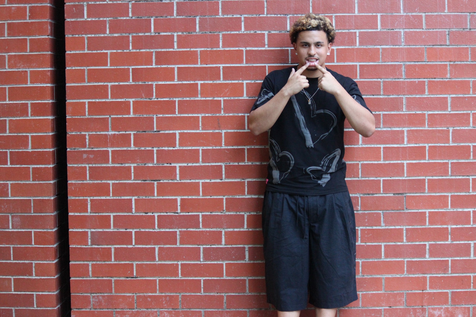 LOVE HEARTED TEE - BLACK