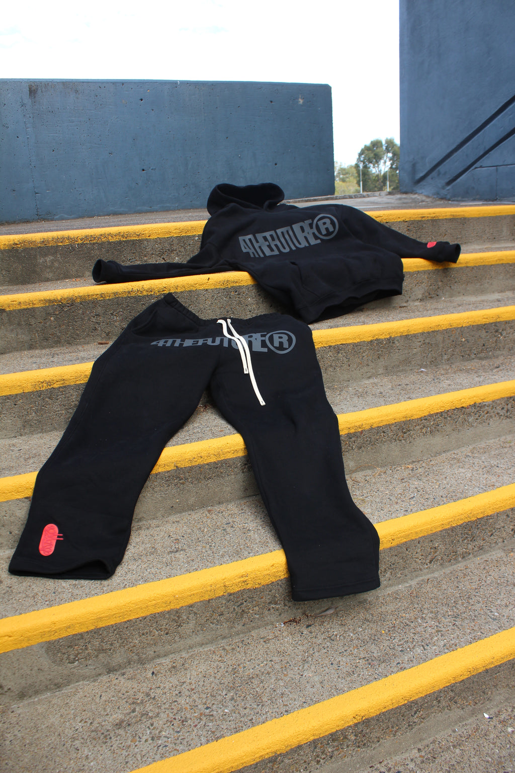 4THEFUTURE OVERSIZED HOODIE - BLACK