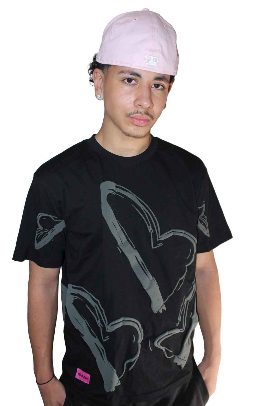 LOVE HEARTED TEE - BLACK