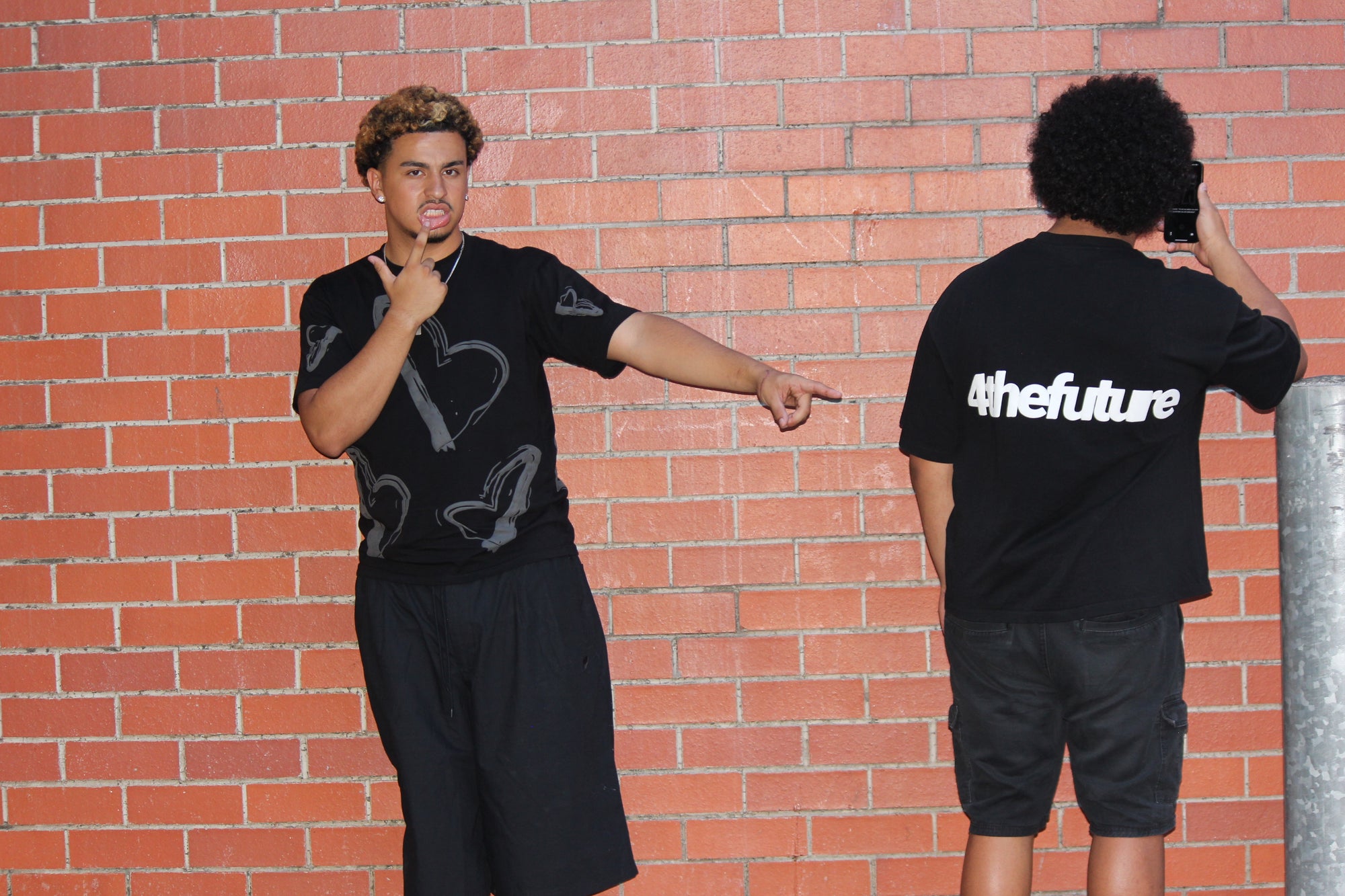LOVE HEARTED TEE - BLACK